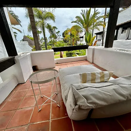 Encantador Adosado En Costalita Con Vistas Al Mar Estepona